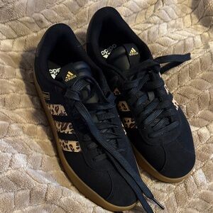 Women’s 8.5 adidas VL Court 3.0 Black Leopard Gum JP5355.
